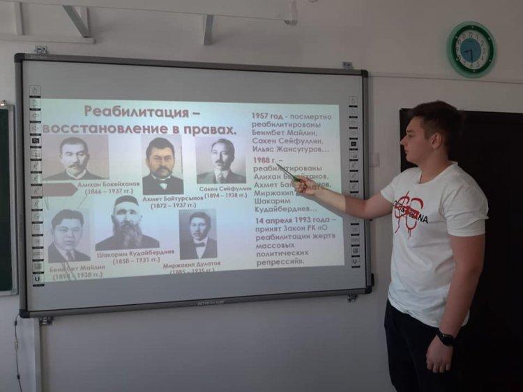 31 мая в гимназии 24 учитель истории Семенюкова В.Б провела мероприятие ко Дню политических репрессий.